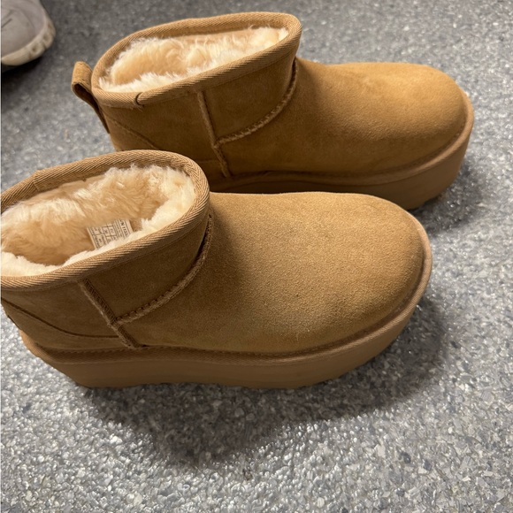 UGG ultra mini platform in chestnut - Picture 2 of 5